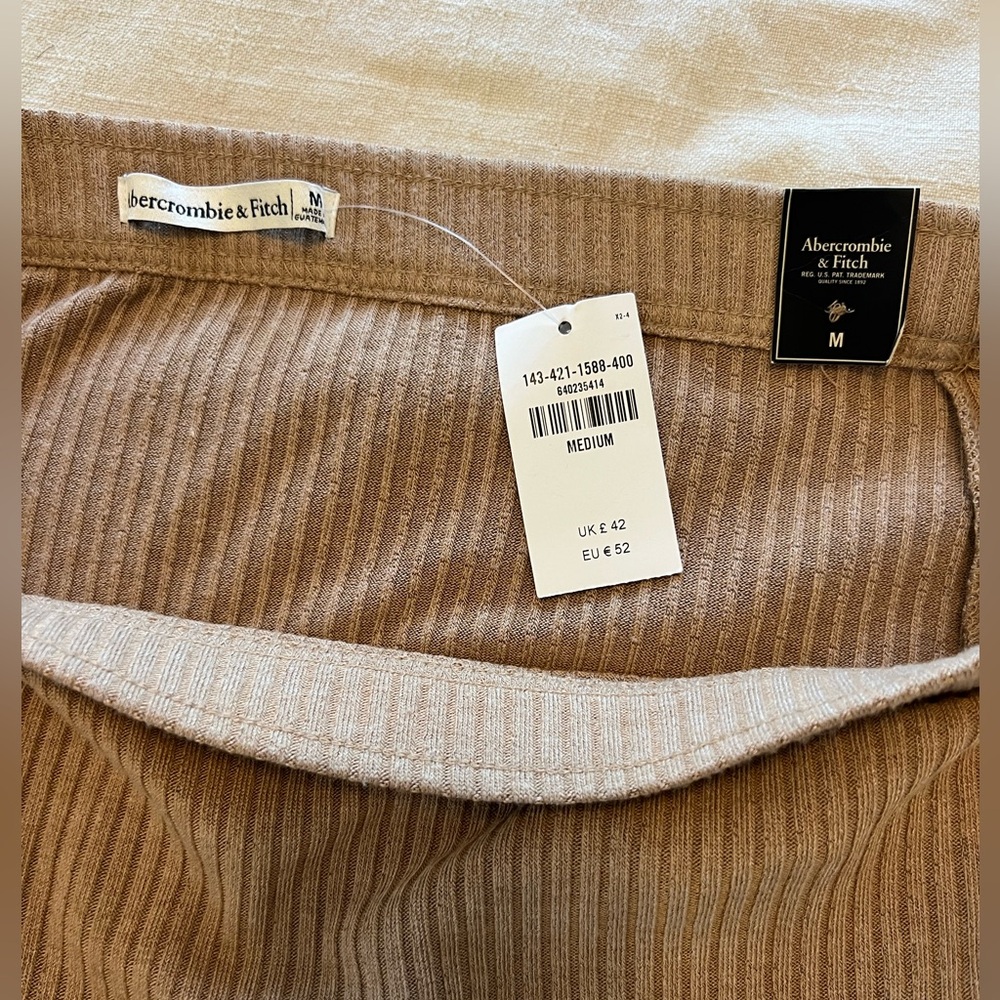 Abercrombie and Fitch knit midi skirt - Picture 3 of 3